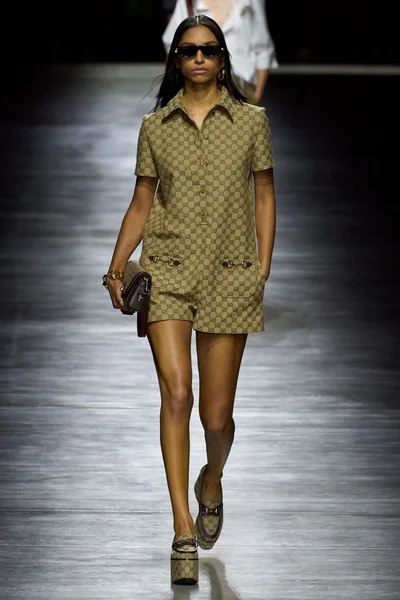 Look 11